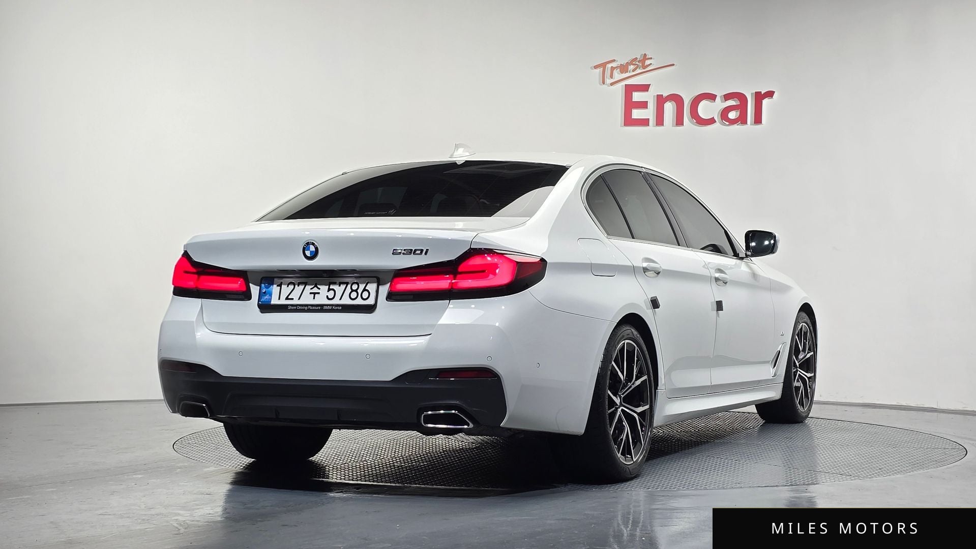 BMW 5 Series (G30) 2022 — миниатюра 2