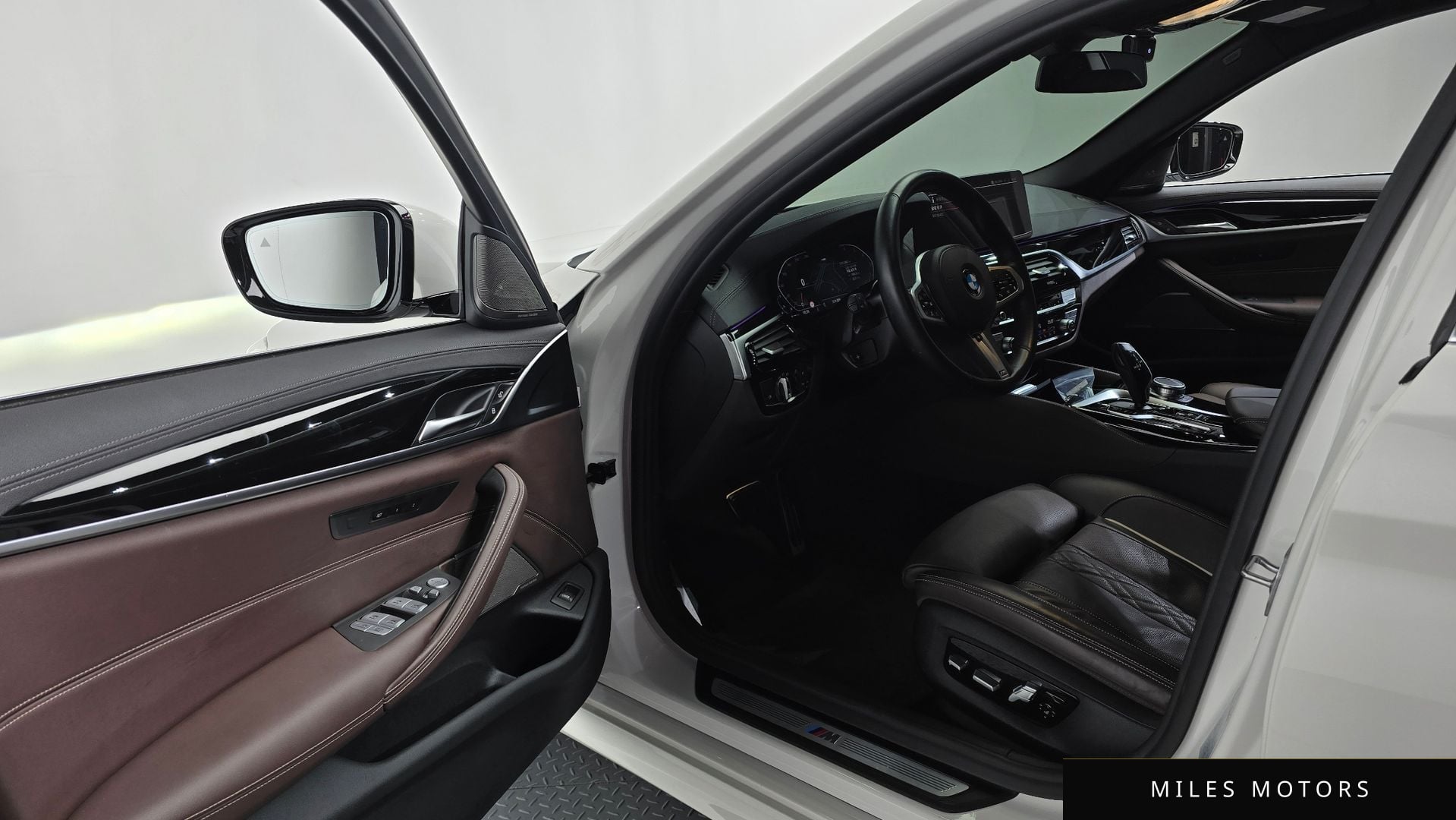 BMW 5 Series (G30) 2022 — миниатюра 10