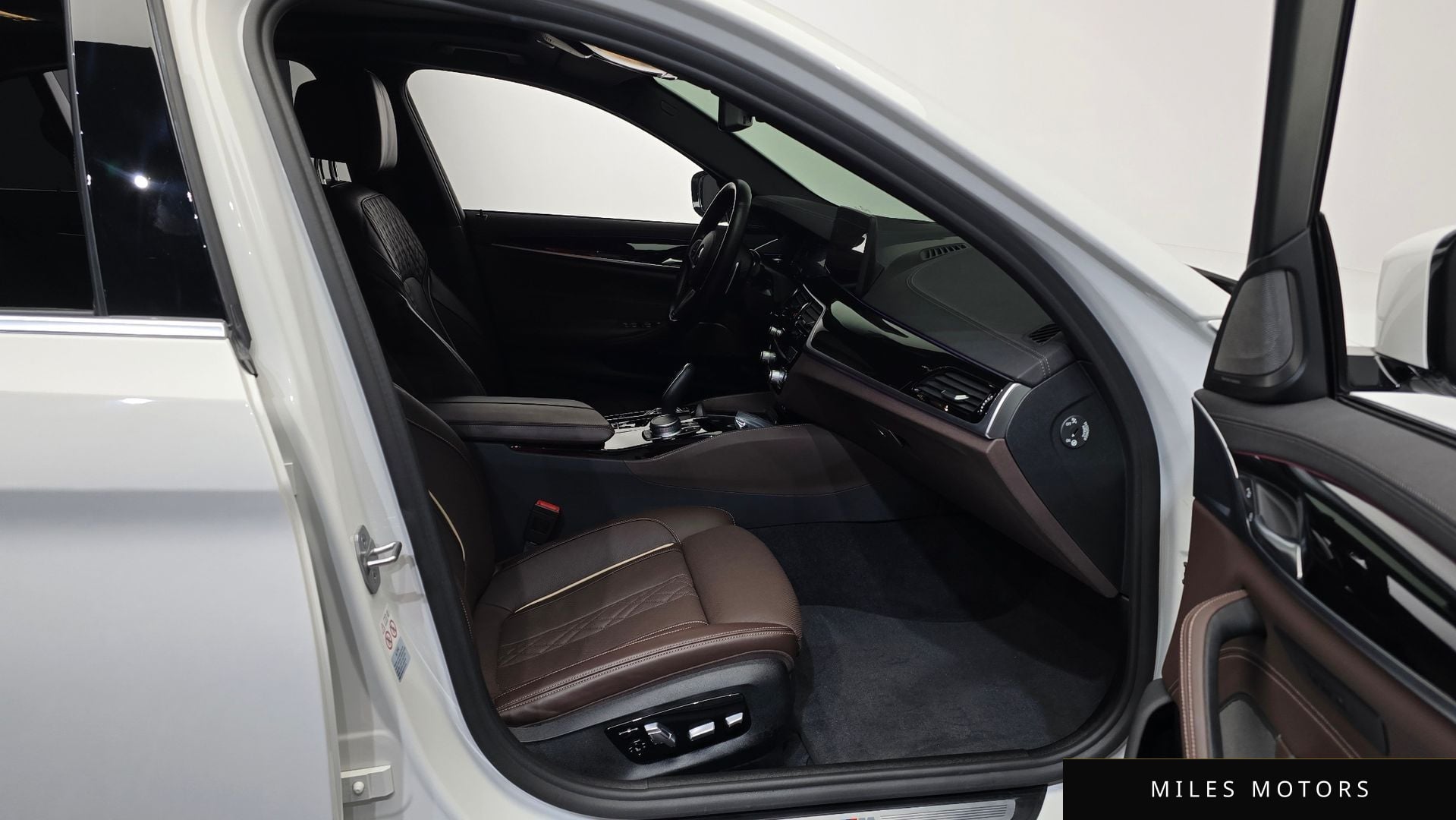 BMW 5 Series (G30) 2022 — миниатюра 11