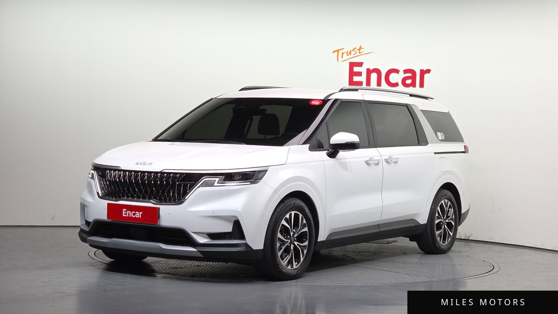 Kia Carnival 2023 — фото 1 из 12
