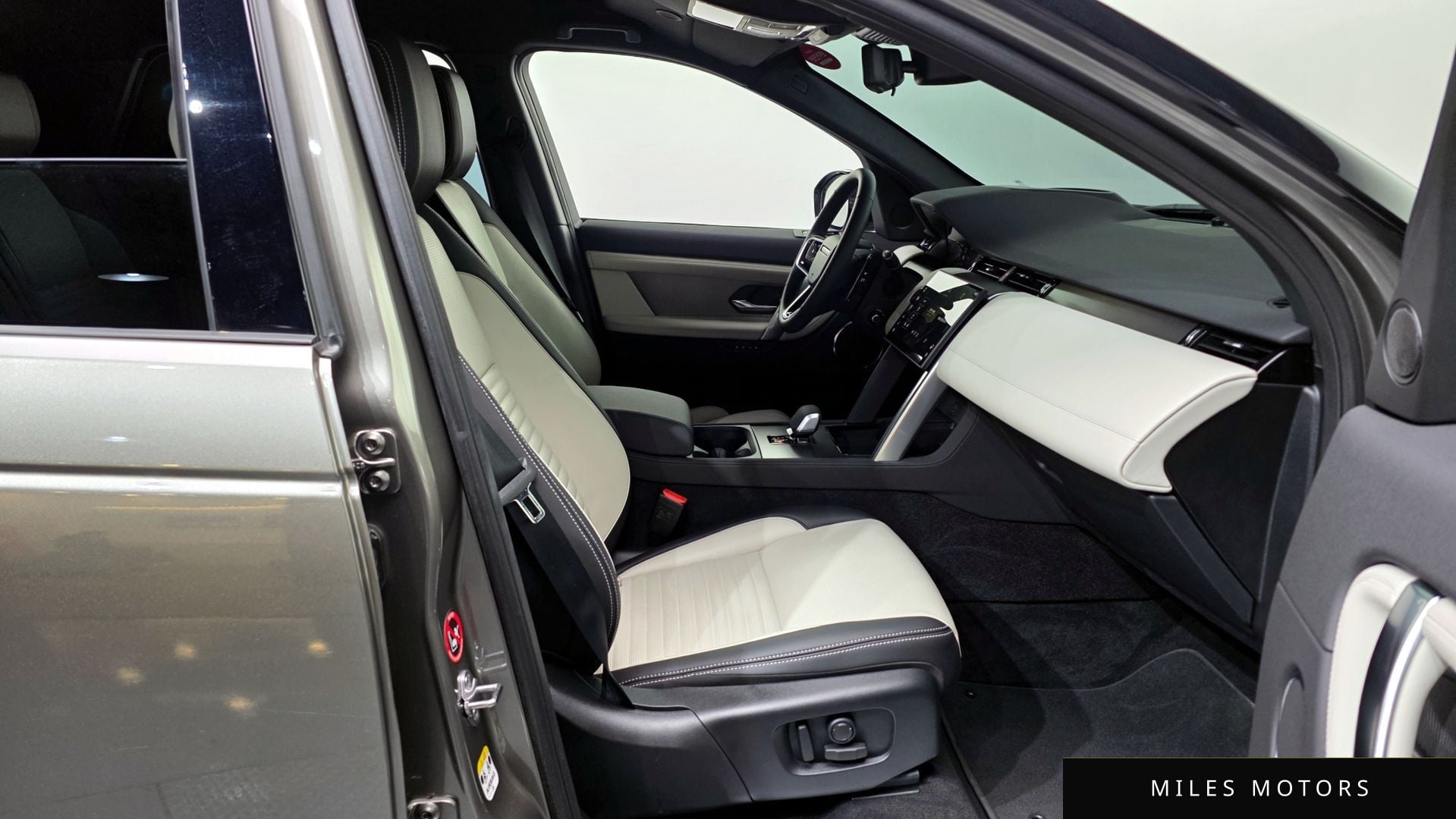 Land Rover Discovery Sport 2025 — миниатюра 11