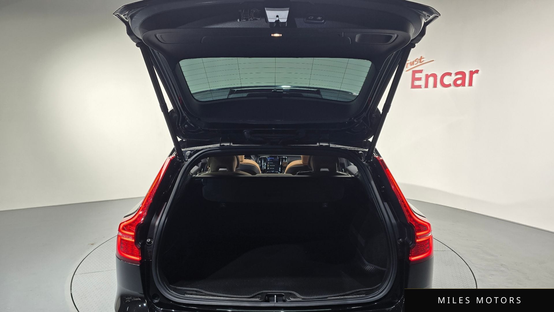 Volvo V60 크로스컨트리 2020 — миниатюра 20