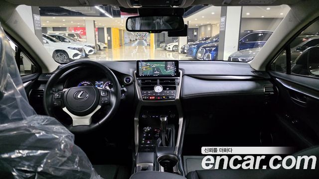 Лексус NX300h 2021 — миниатюра 10