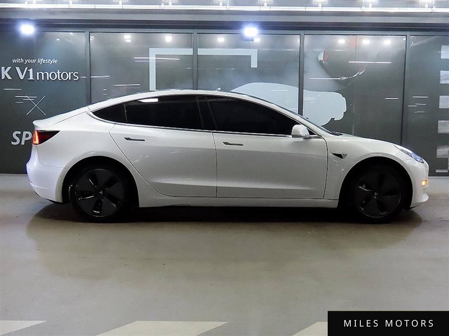 Tesla Model 3 2020 — миниатюра 3