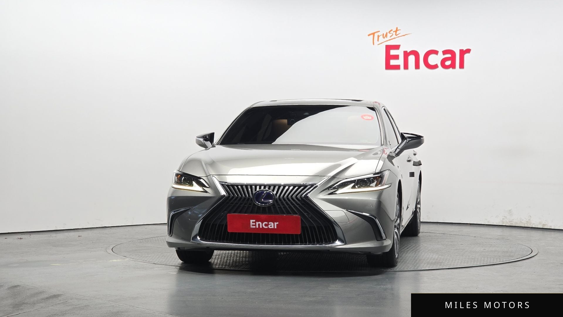 Лексус ES300h 2019 — миниатюра 3