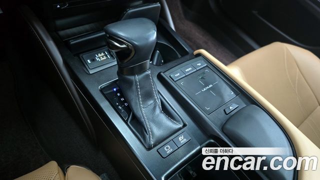Лексус ES300h 2019 — миниатюра 9