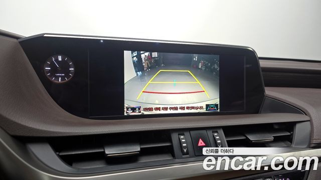 Лексус ES300h 2019 — миниатюра 19