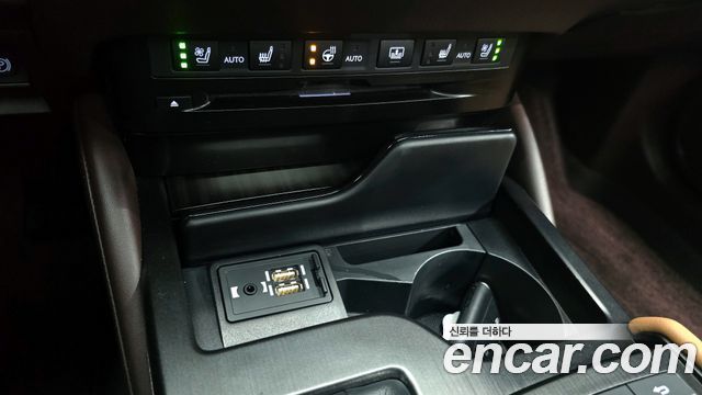 Лексус ES300h 2019 — миниатюра 21