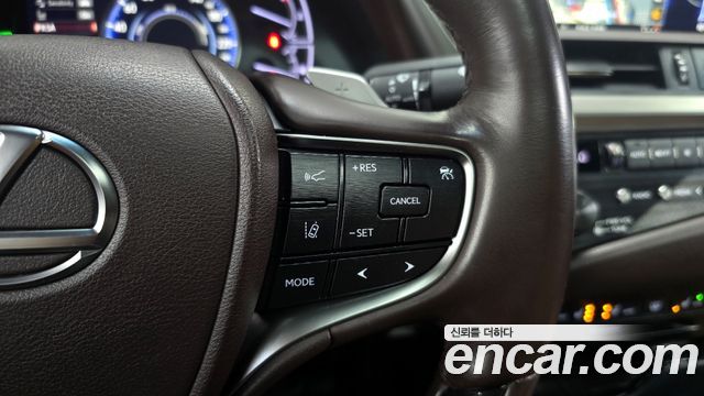 Лексус ES300h 2019 — миниатюра 22