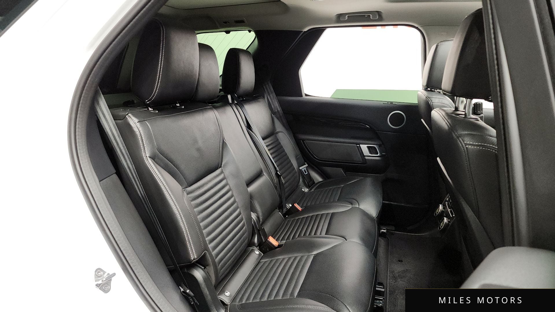 Land Rover Discovery 2024 — миниатюра 12