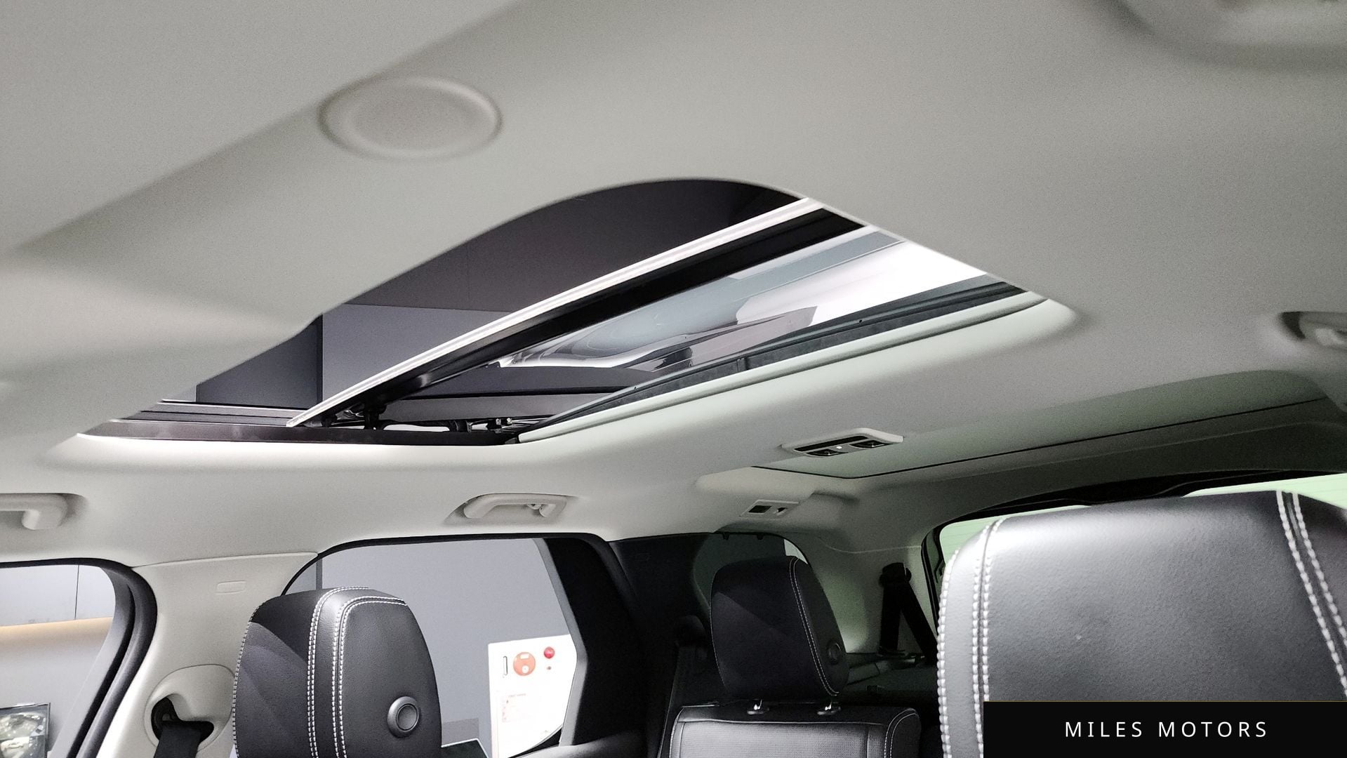 Land Rover Discovery 2024 — миниатюра 17