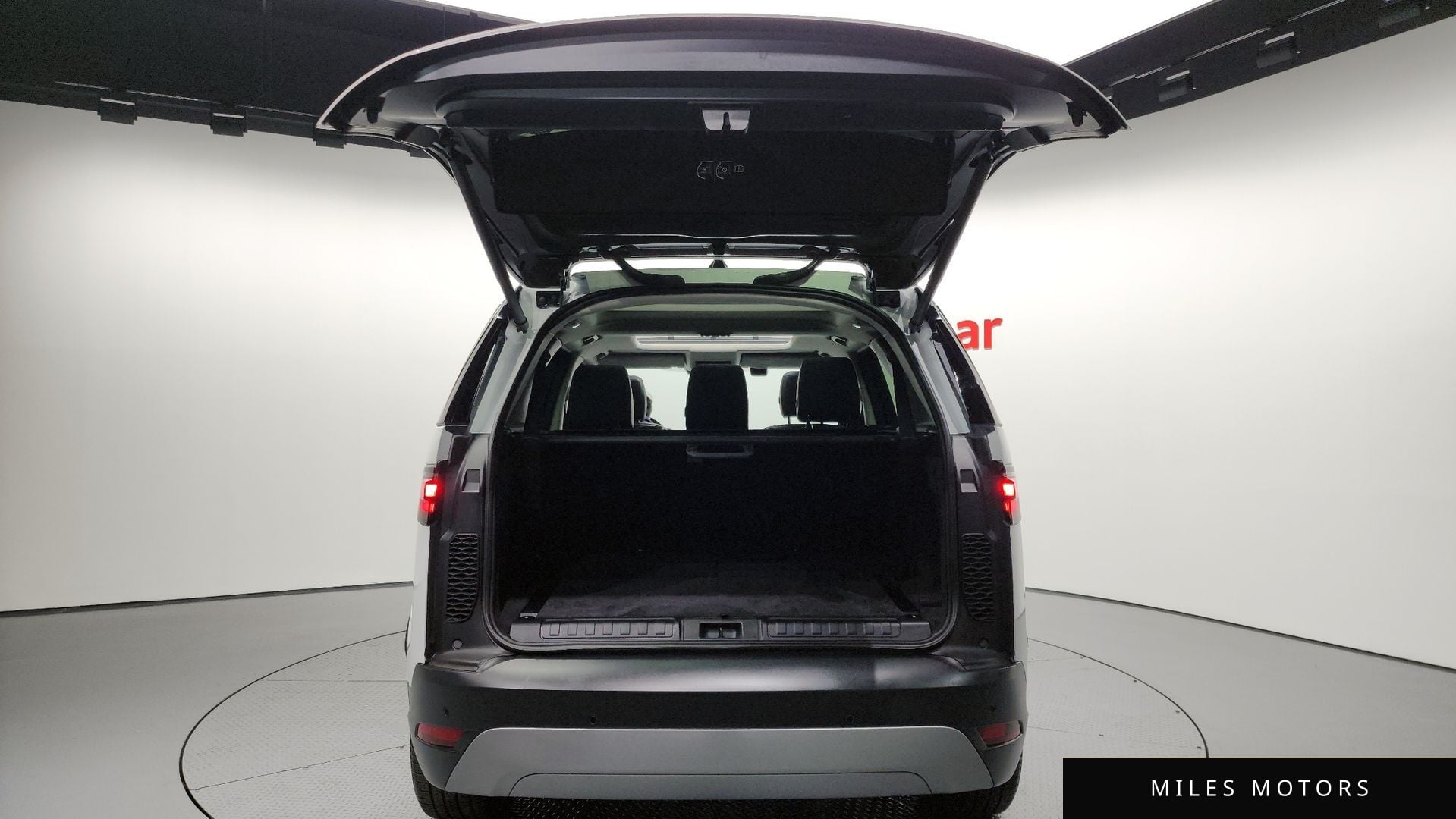 Land Rover Discovery 2024 — миниатюра 20