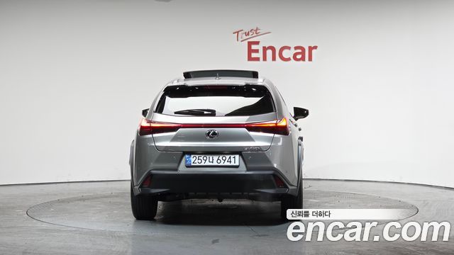 Лексус UX250h 2024 — миниатюра 3