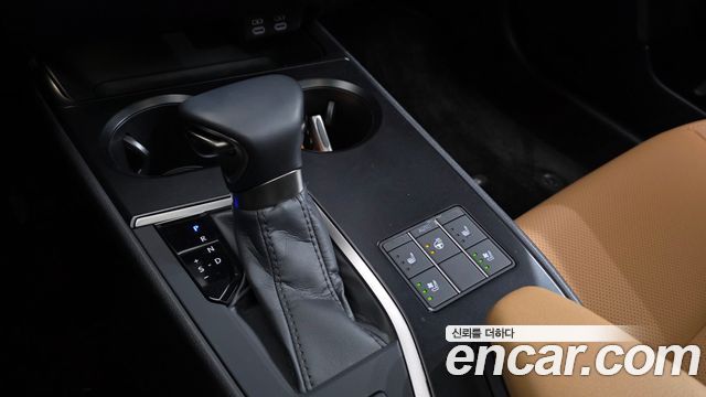 Лексус UX250h 2024 — миниатюра 8