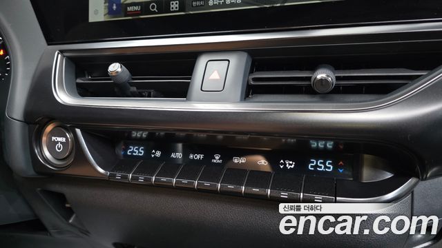 Лексус UX250h 2024 — миниатюра 22