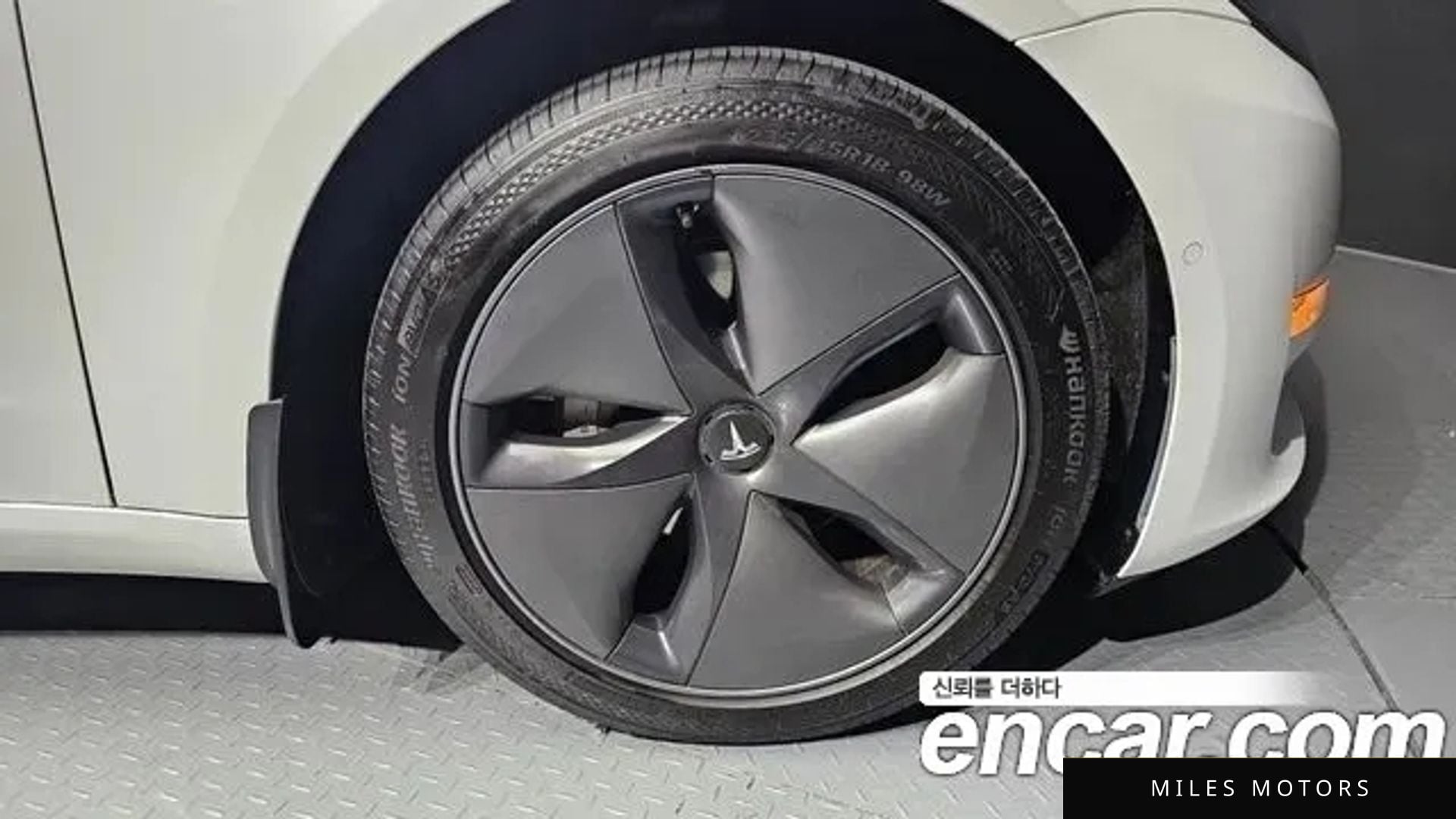 Tesla Model 3 2020 — миниатюра 5