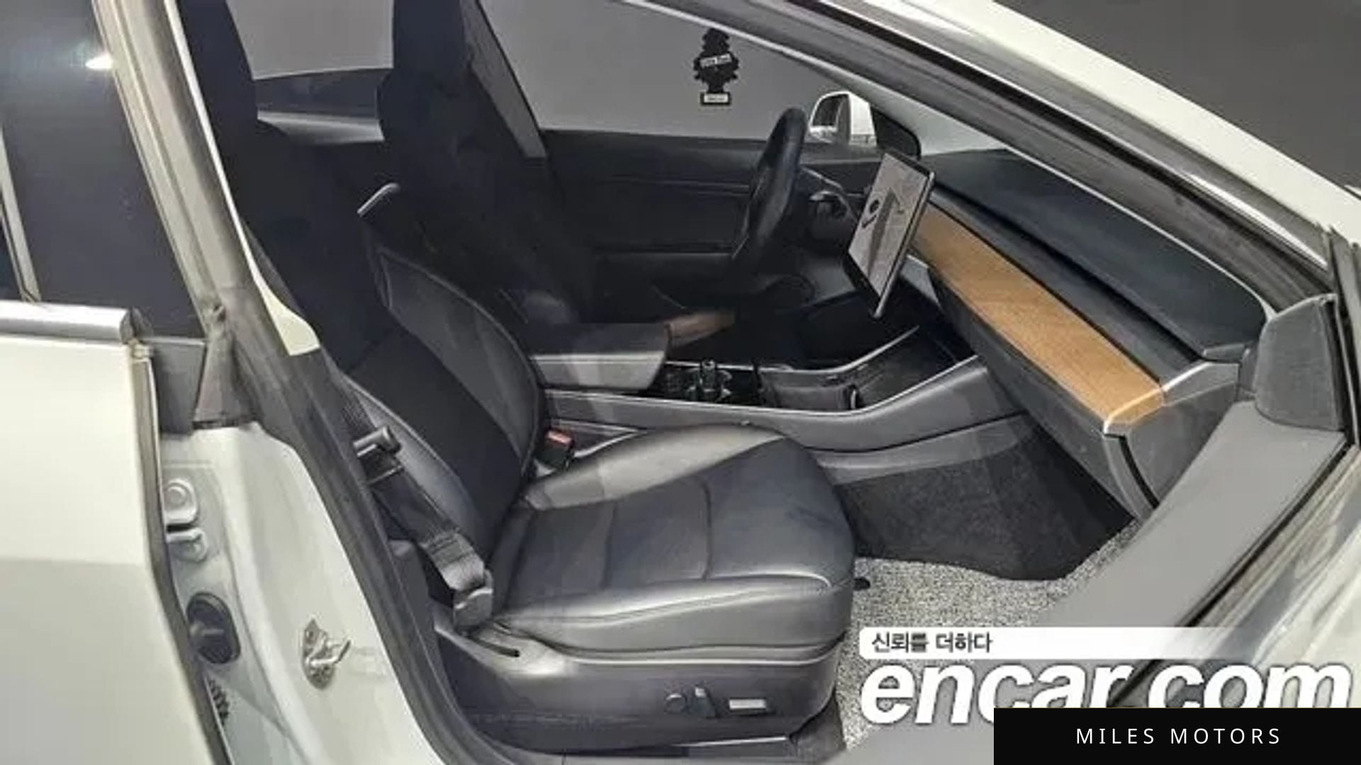 Tesla Model 3 2020 — миниатюра 10