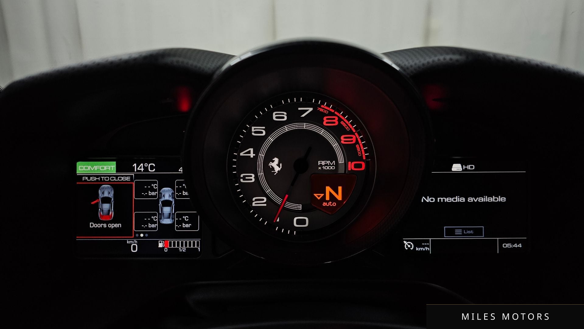 Ferrari 포르토피노 2019 — миниатюра 8