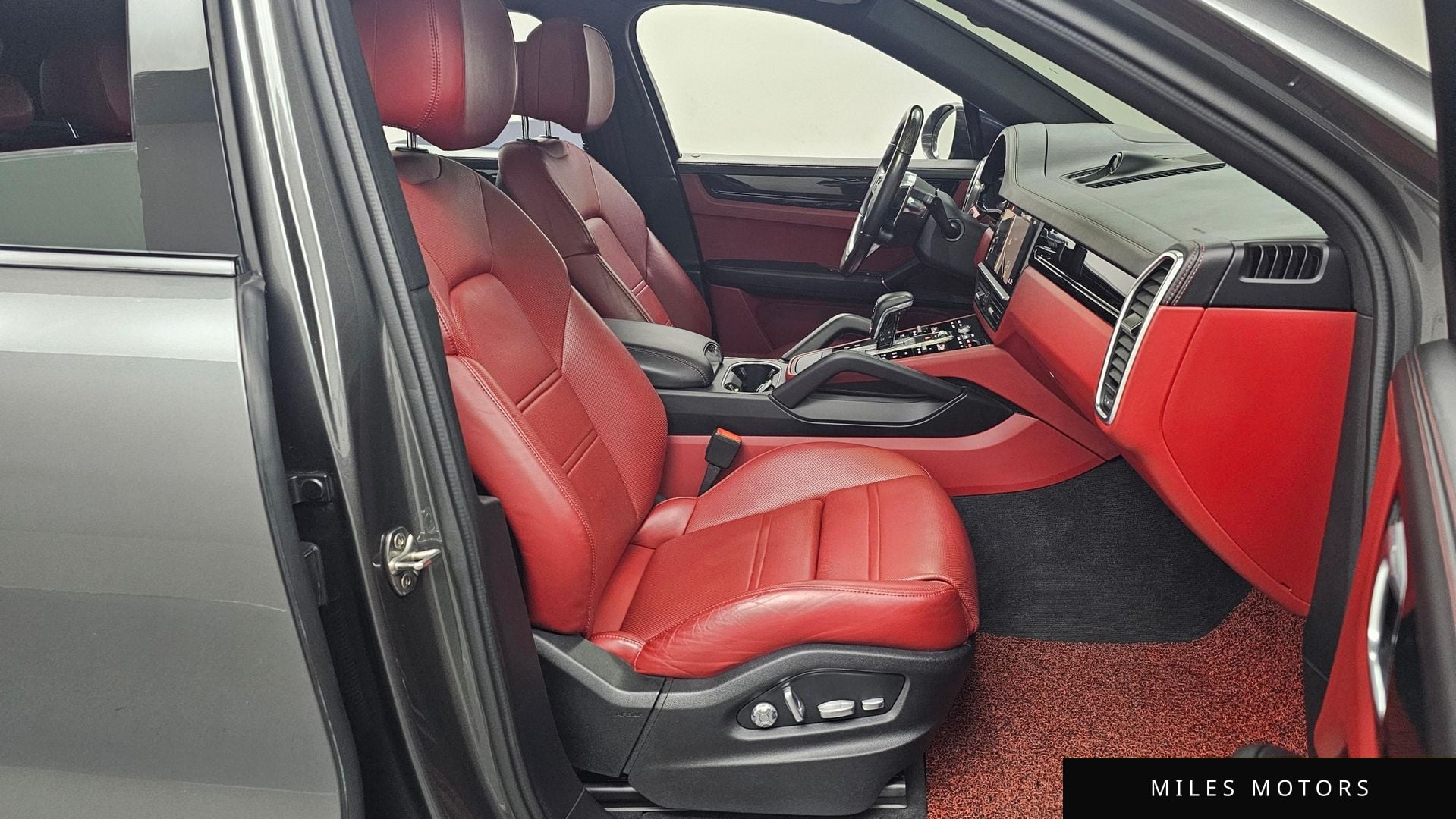 Porsche Cayenne 2021 — миниатюра 10