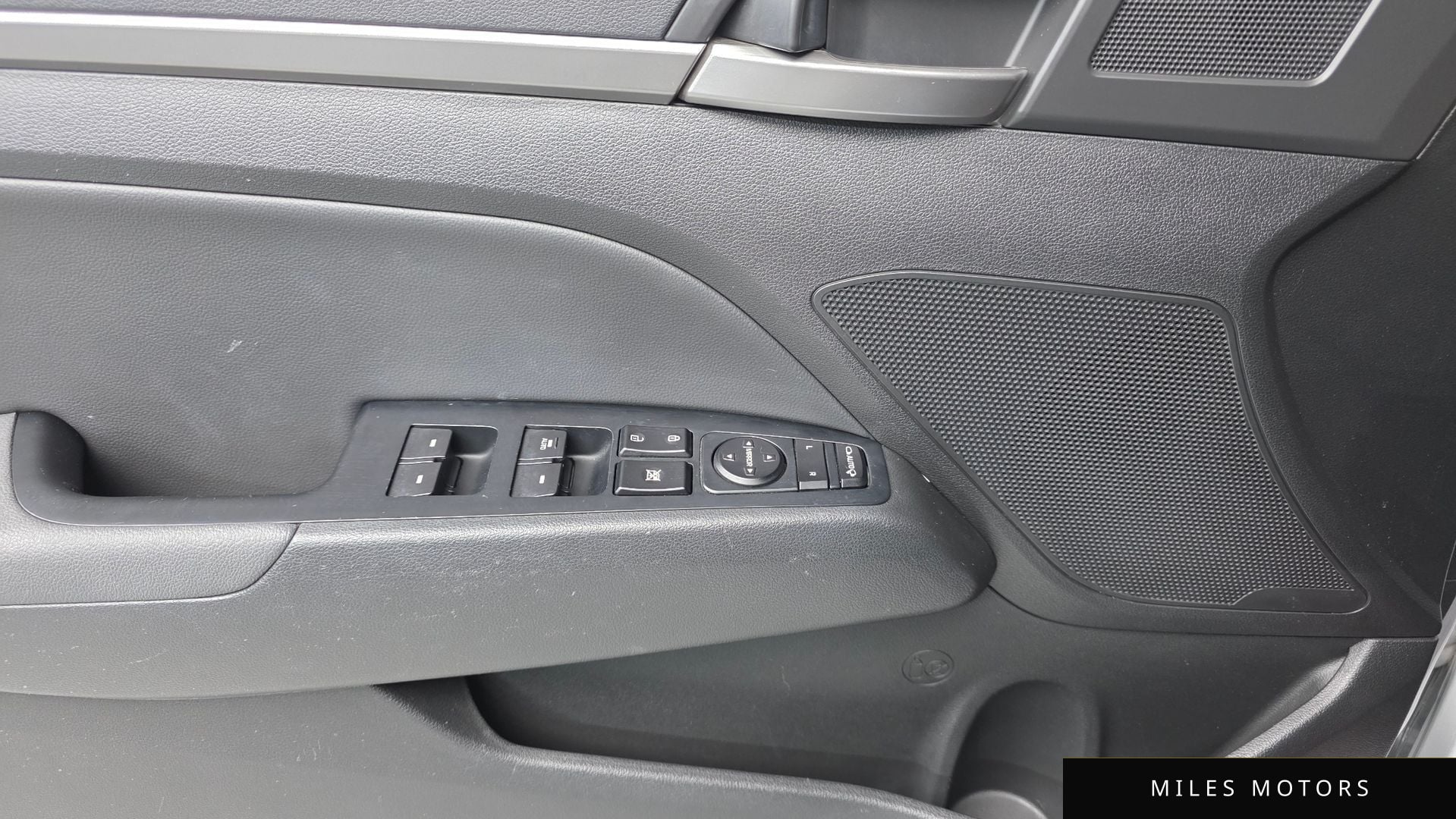 Hyundai AVANTE 2016 — миниатюра 12