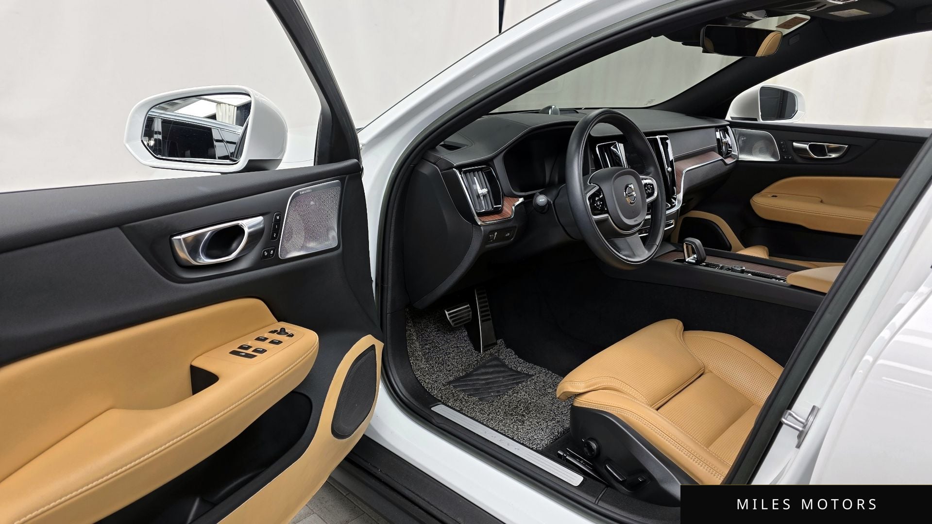 Volvo V60 2022 — миниатюра 10