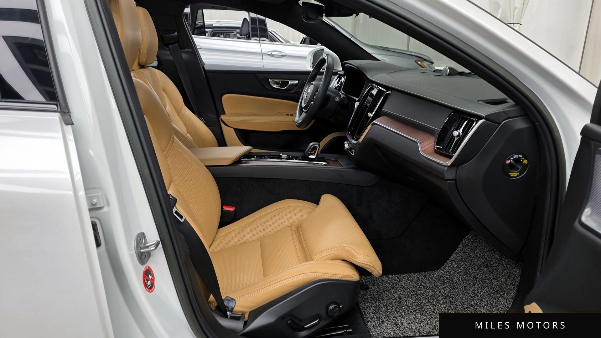 Volvo V60 2022 — миниатюра 11