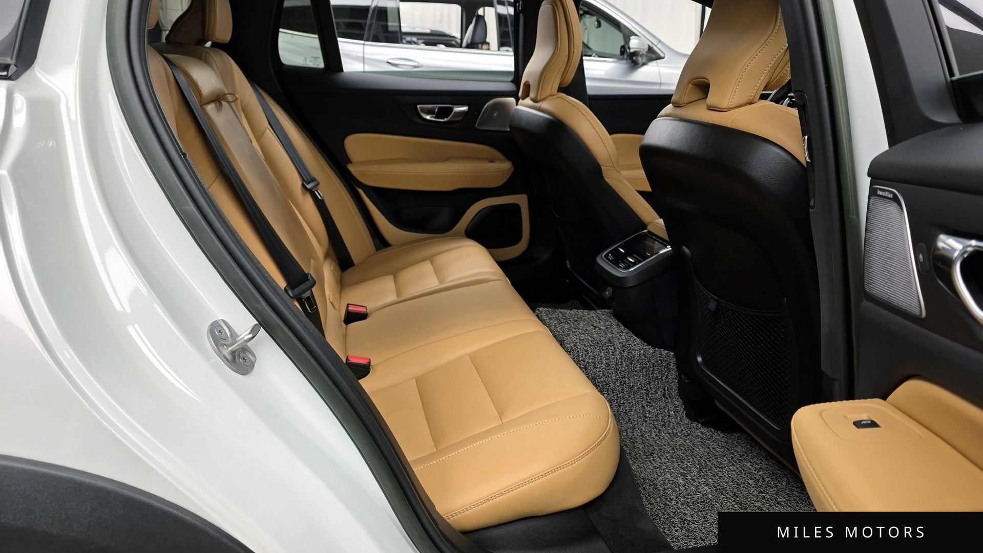 Volvo V60 2022 — миниатюра 12