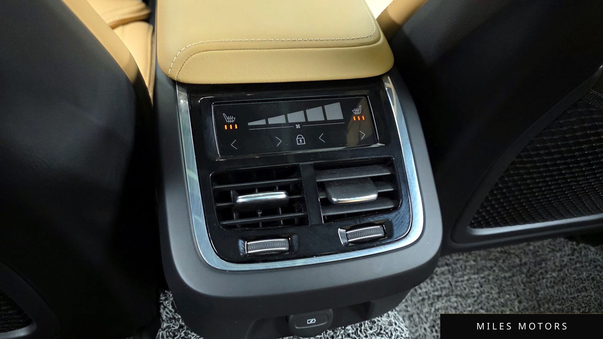 Volvo V60 2022 — миниатюра 18