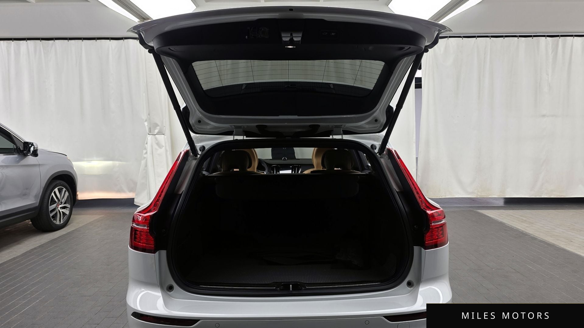 Volvo V60 2022 — миниатюра 20