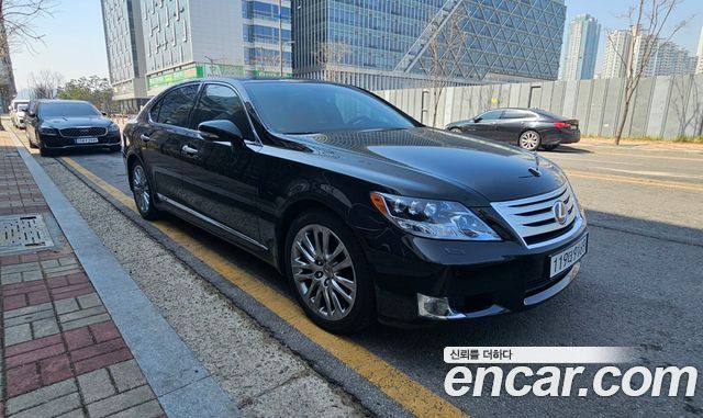 Лексус LS600hL 2011 — миниатюра 3