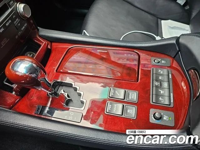 Лексус LS600hL 2011 — миниатюра 22