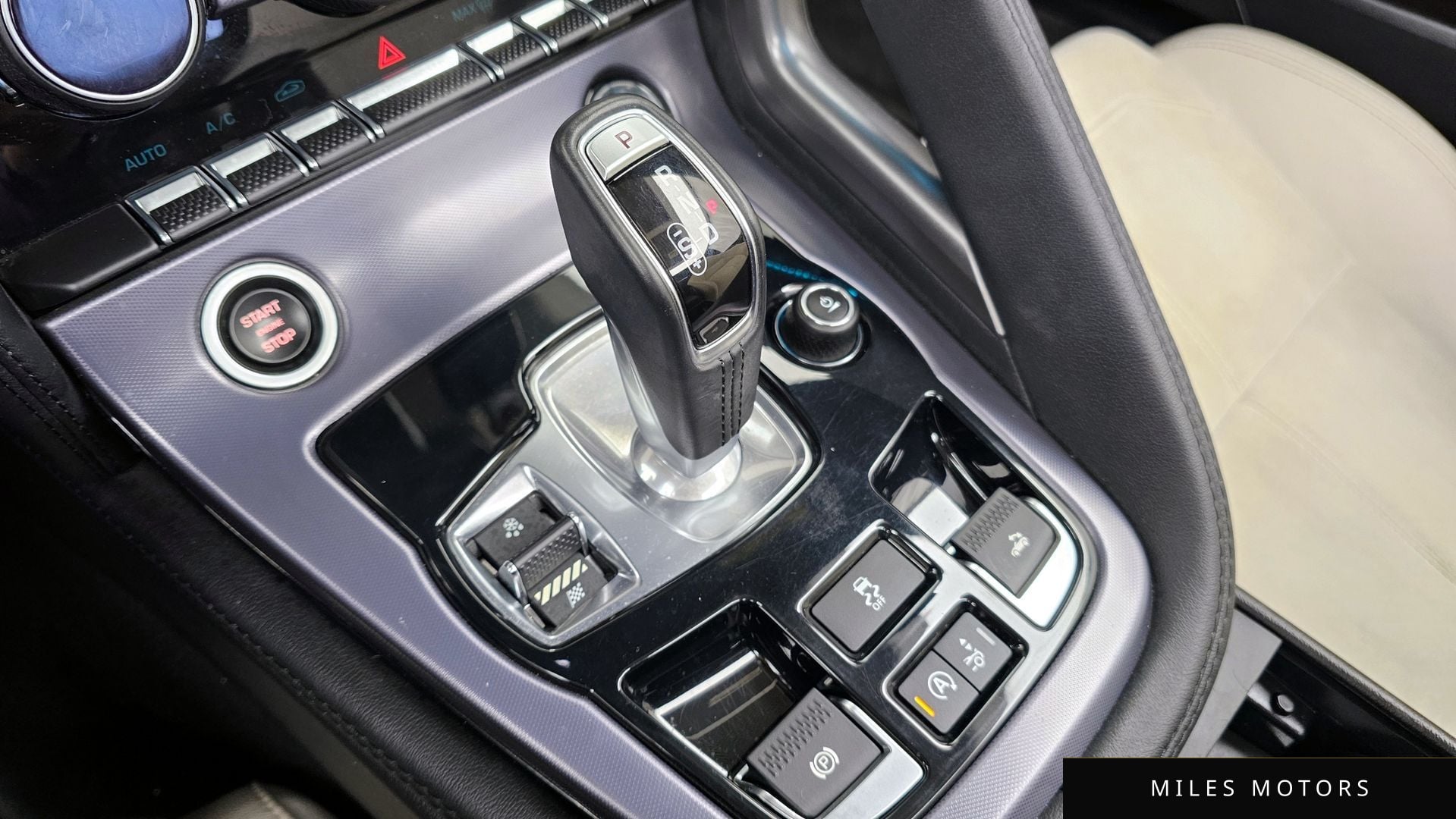 Jaguar F-TYPE 2021 — миниатюра 9