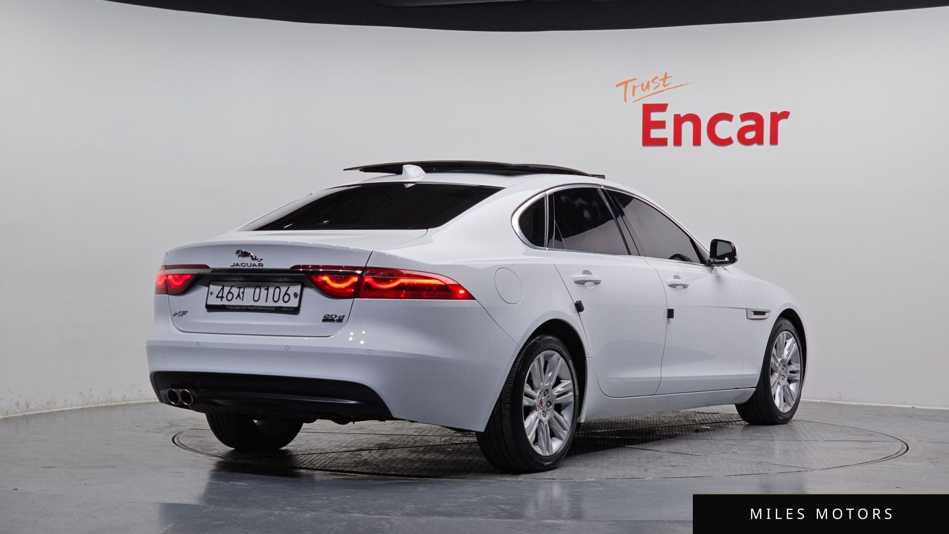 Jaguar XF (X260) 2017 — миниатюра 2
