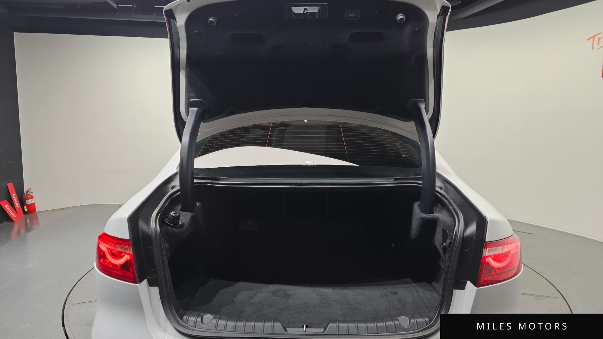 Jaguar XF (X260) 2017 — миниатюра 20