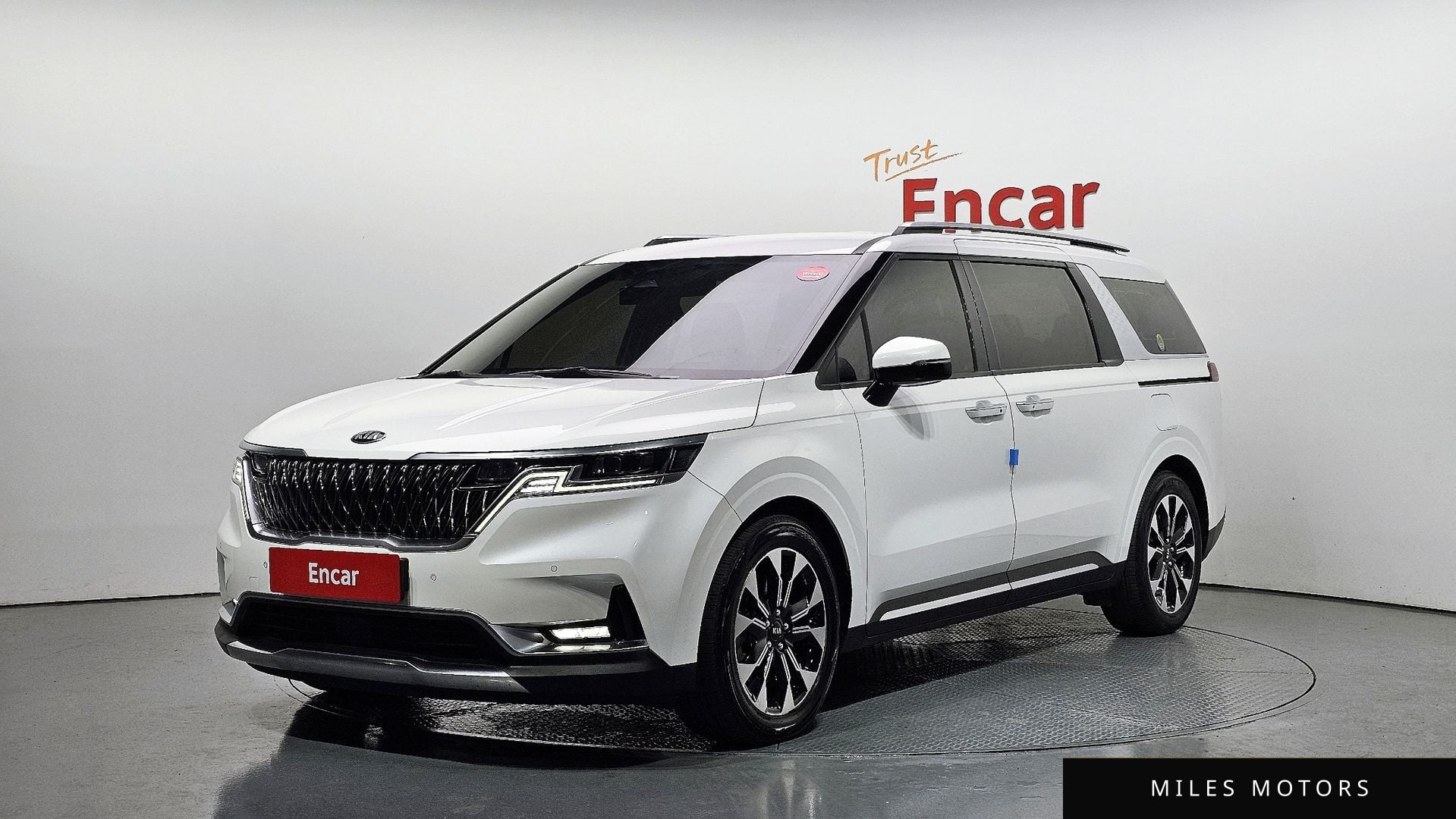 Kia Carnival 2021 — фото 1 из 12