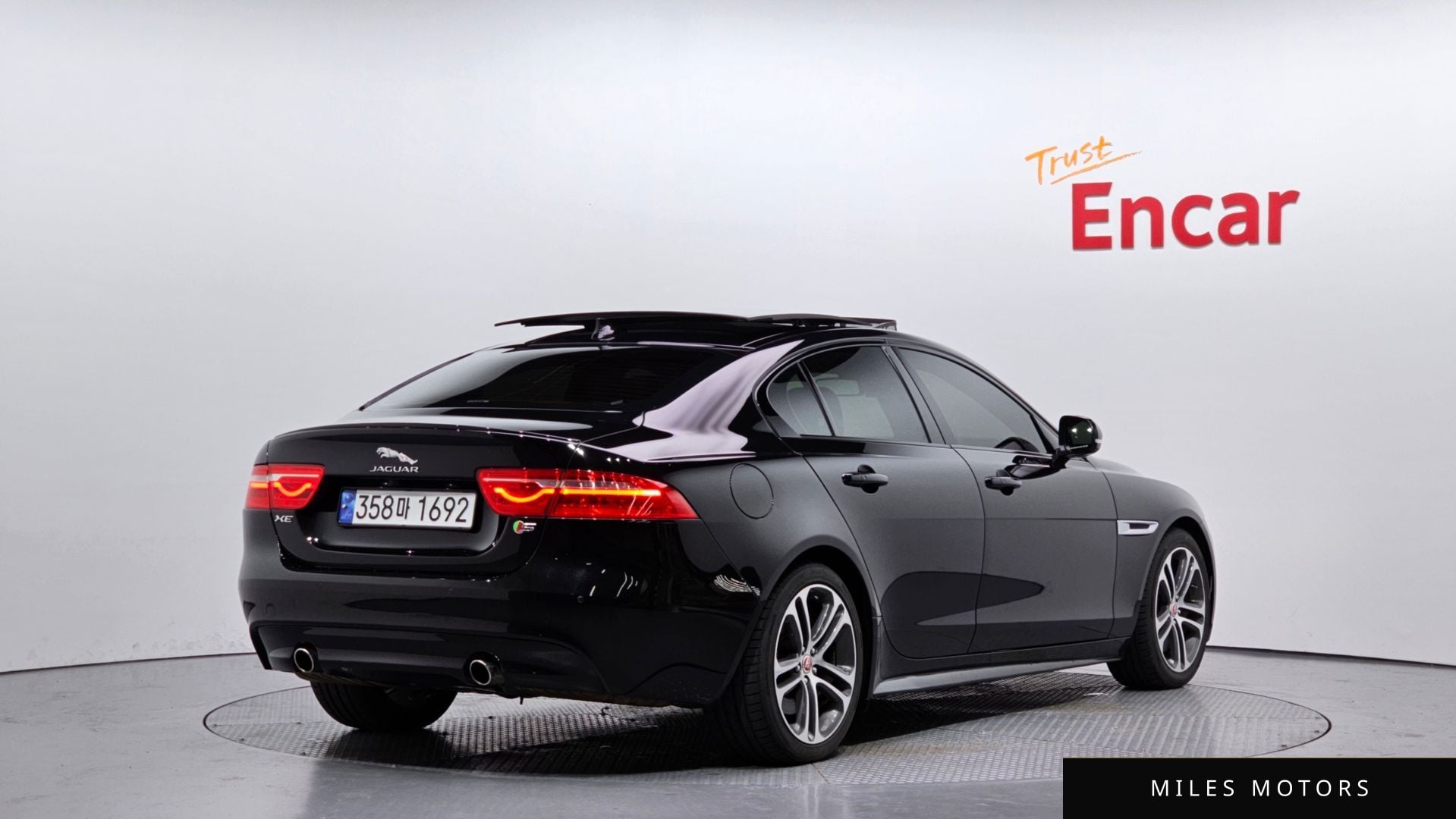 Jaguar XE 2016 — миниатюра 2