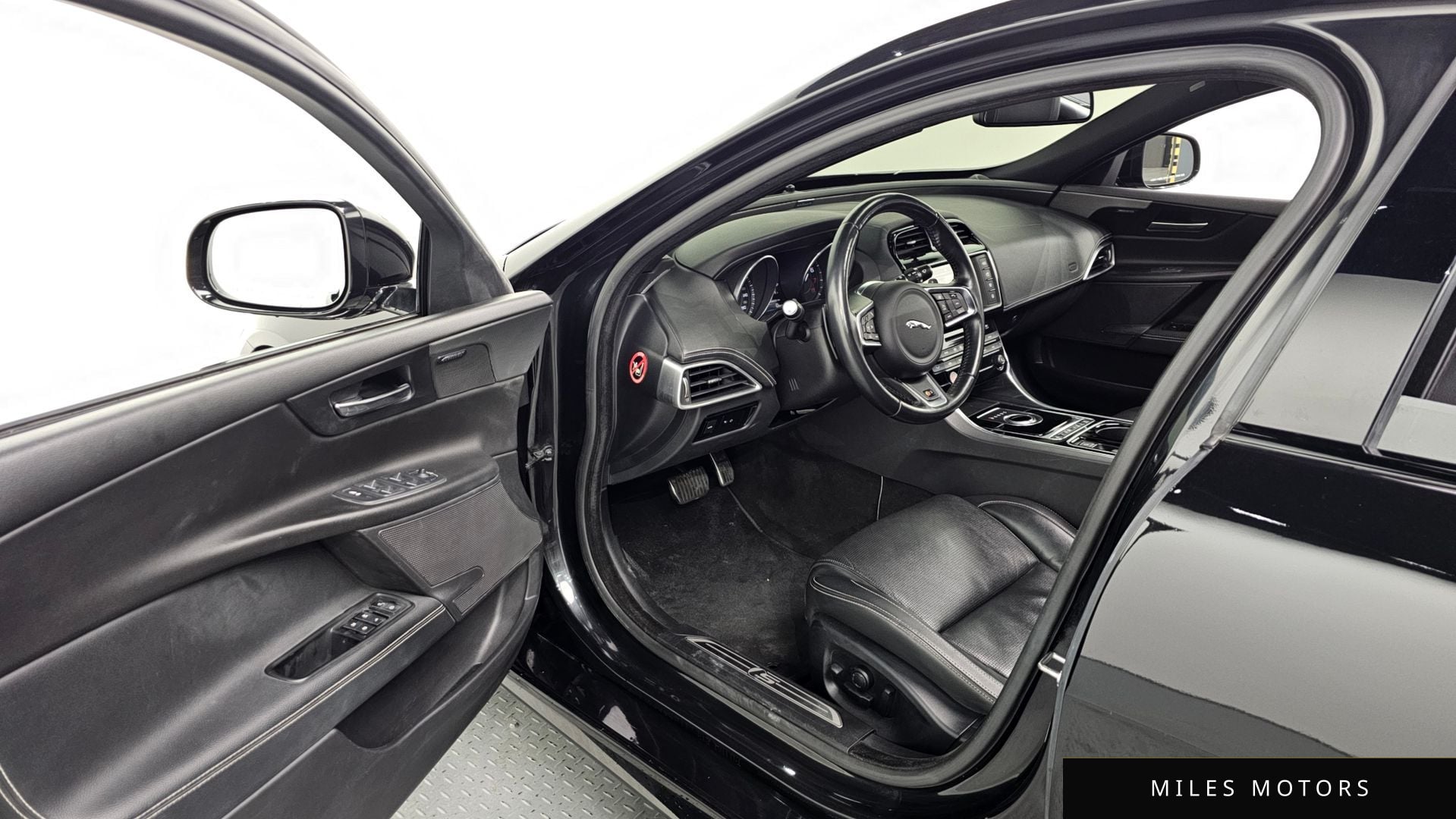 Jaguar XE 2016 — миниатюра 10
