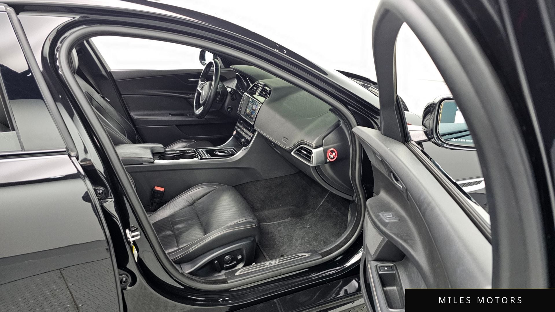 Jaguar XE 2016 — миниатюра 11
