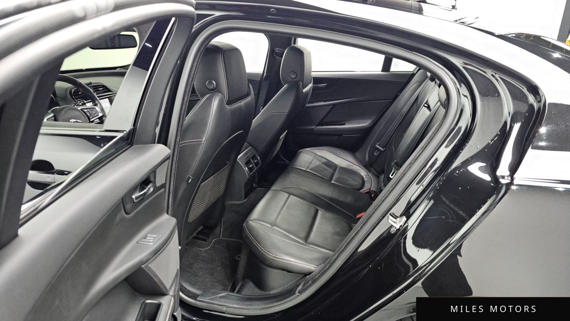 Jaguar XE 2016 — миниатюра 12