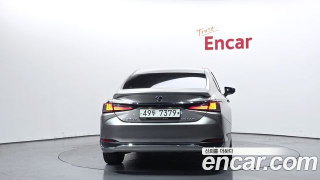 Лексус ES300h 2019 — миниатюра 4
