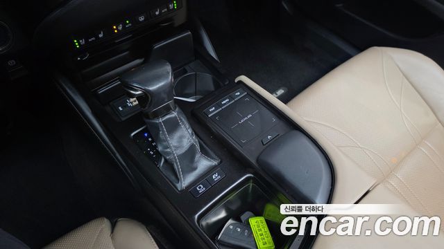Лексус ES300h 2019 — миниатюра 9