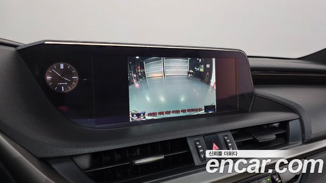 Лексус ES300h 2019 — миниатюра 15