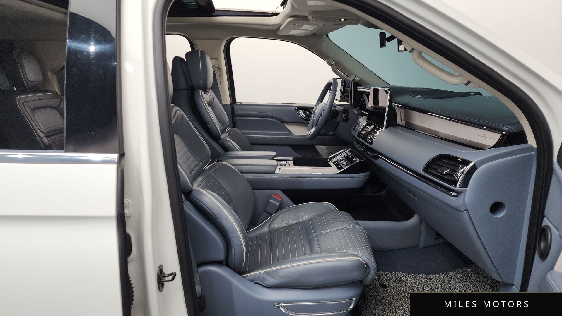 Lincoln Navigator 2020 — миниатюра 11