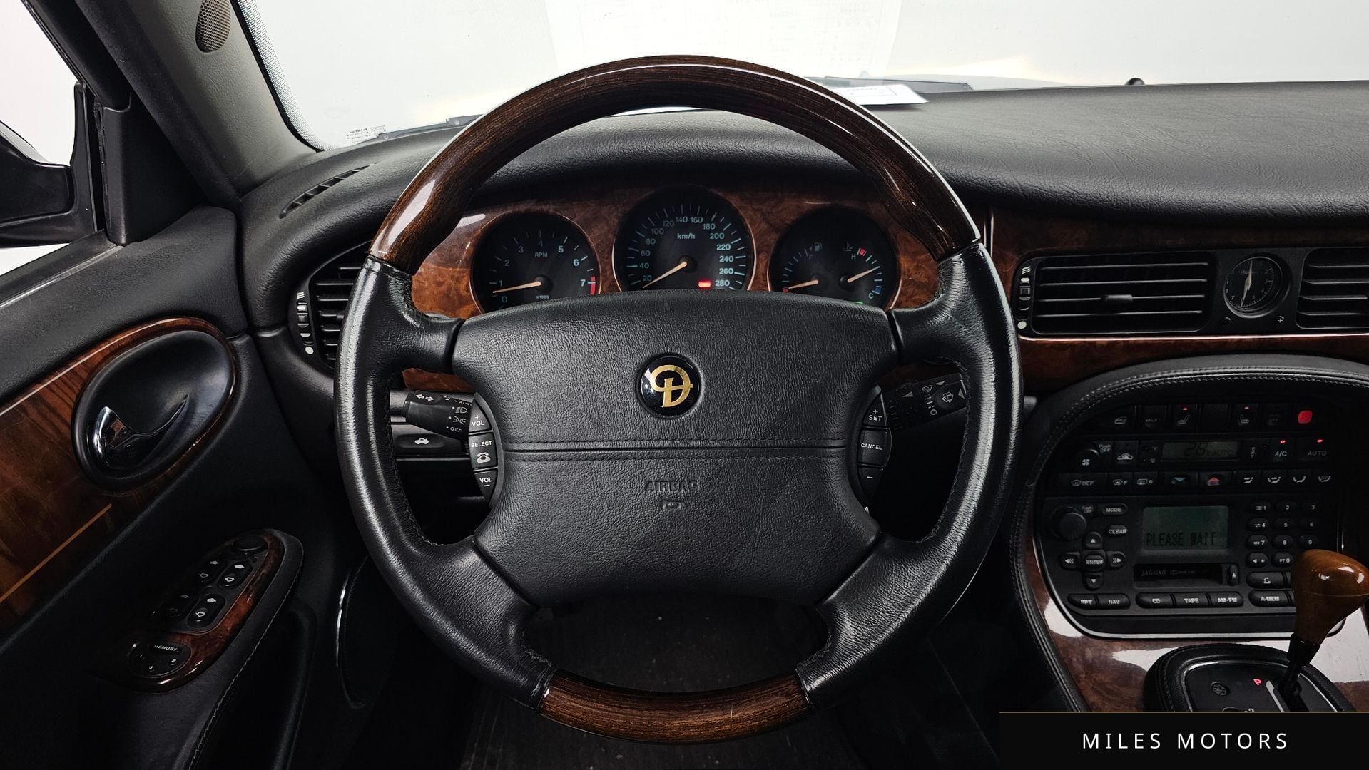Jaguar 다임러 2002 — миниатюра 13