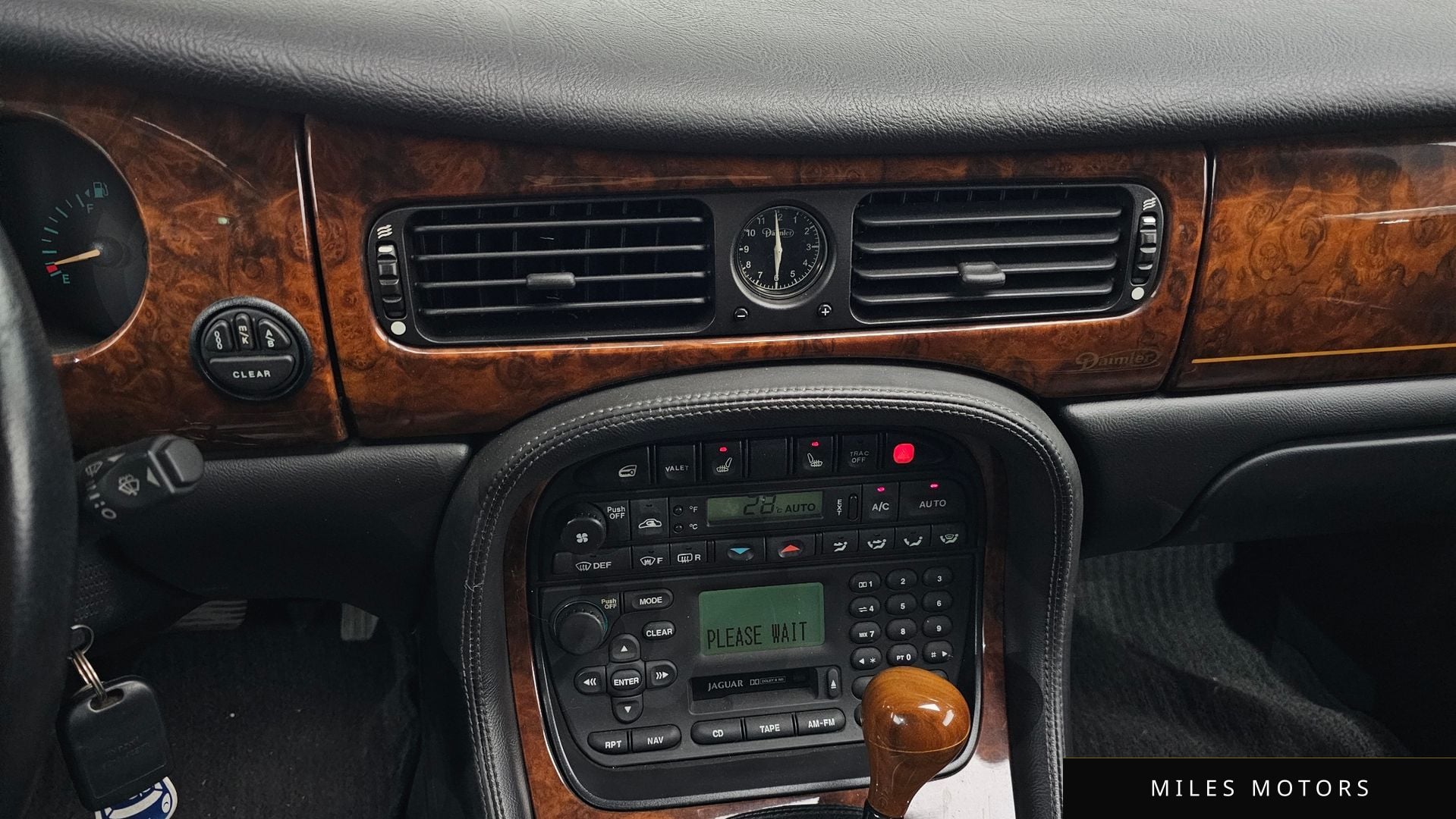 Jaguar 다임러 2002 — миниатюра 14