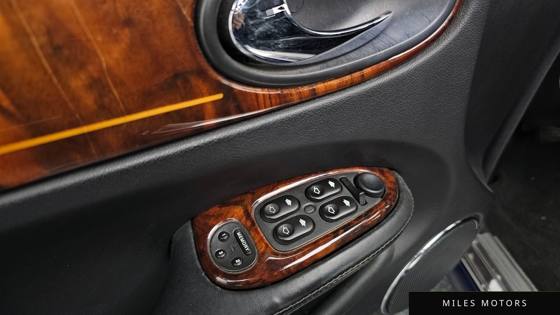 Jaguar 다임러 2002 — миниатюра 16