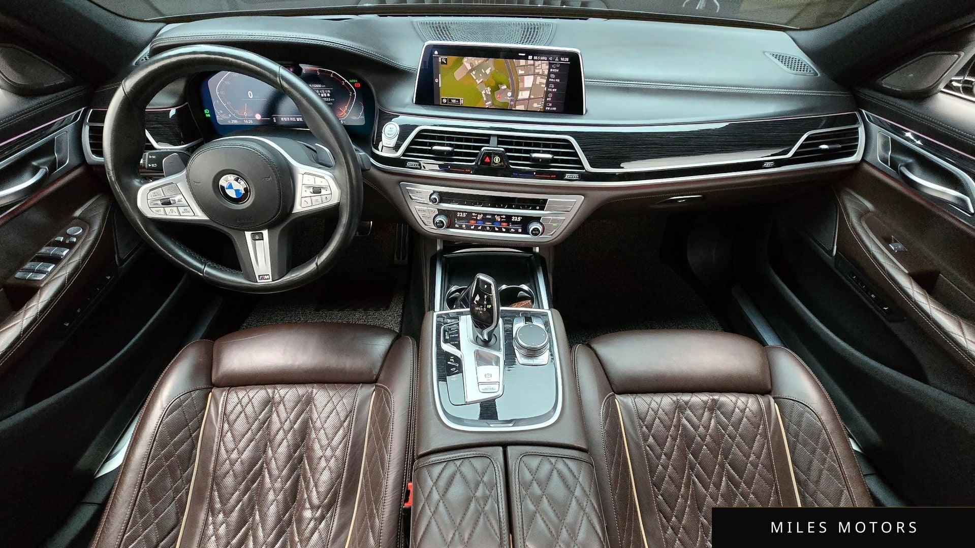 BMW 7 Series (G11) 2020 — миниатюра 7