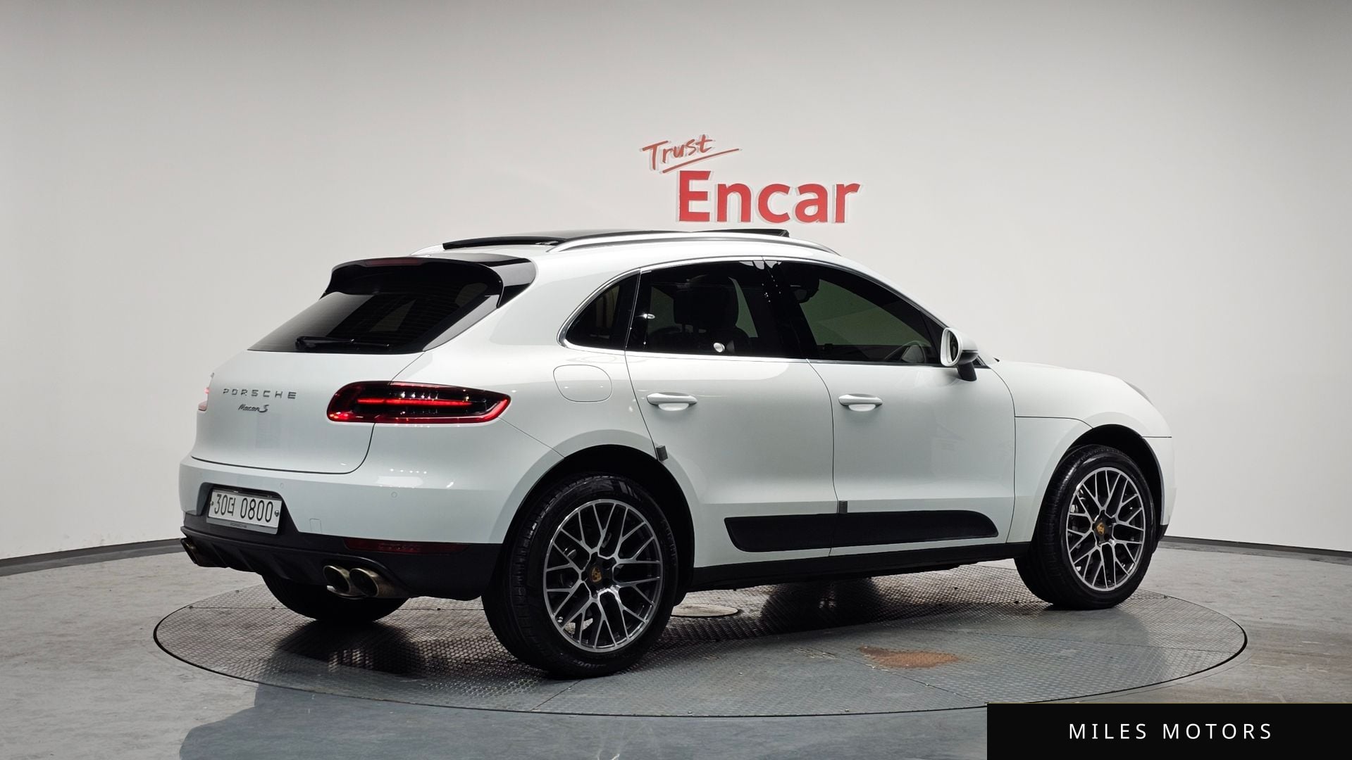 Porsche Macan 2017 — миниатюра 2