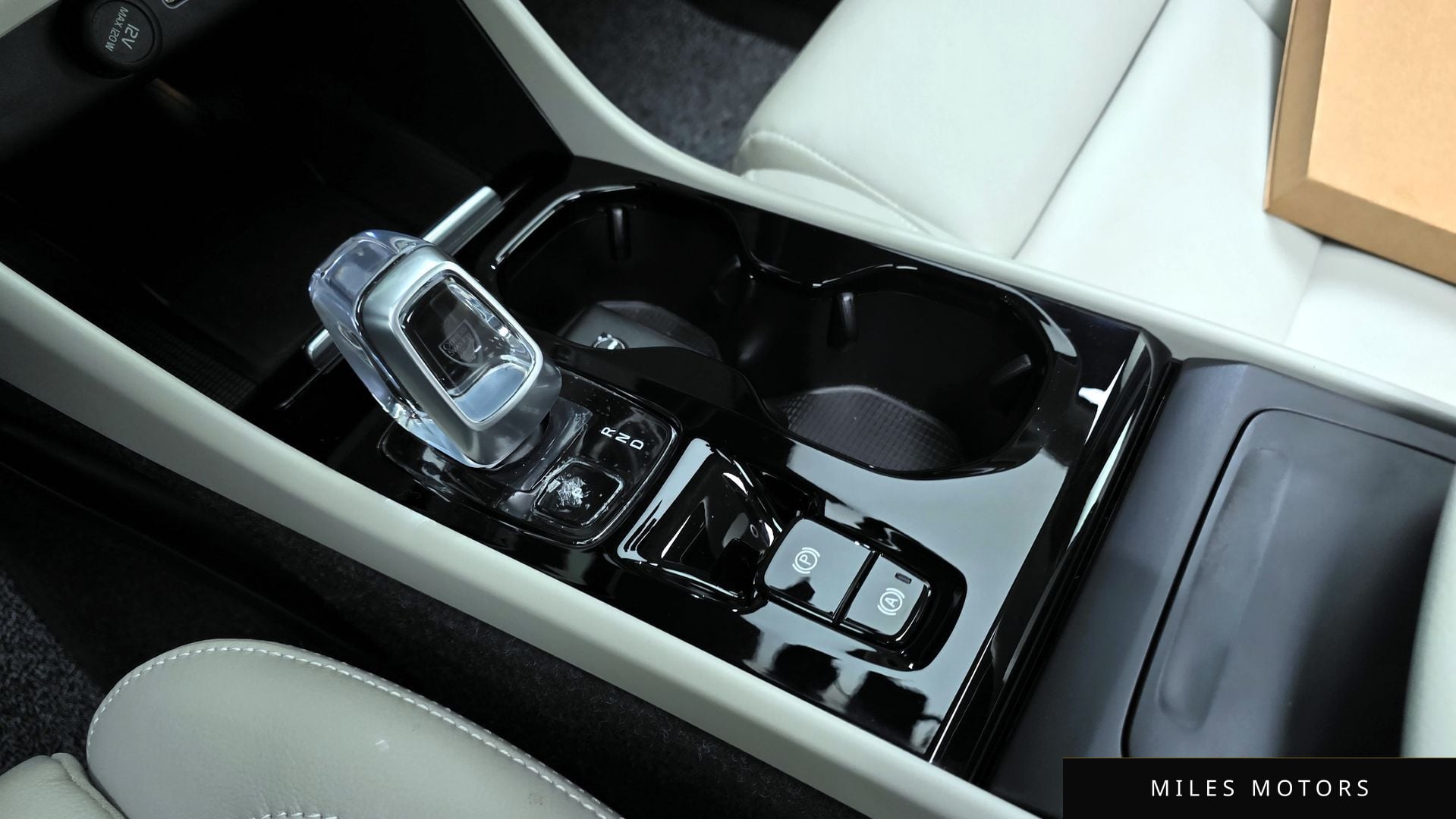 Volvo XC40 2024 — миниатюра 9