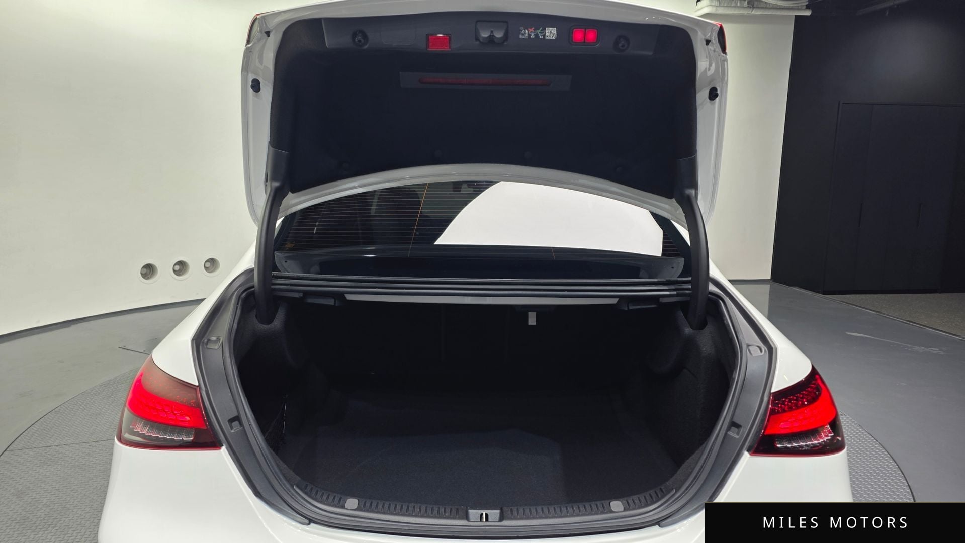 Mercedes-Benz E-Class W213 2023 — миниатюра 20